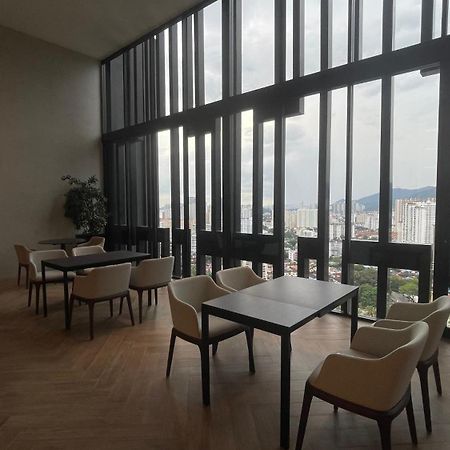Beacon 2Br Infinity Pool - By Bnb4U ジョージタウン エクステリア 写真