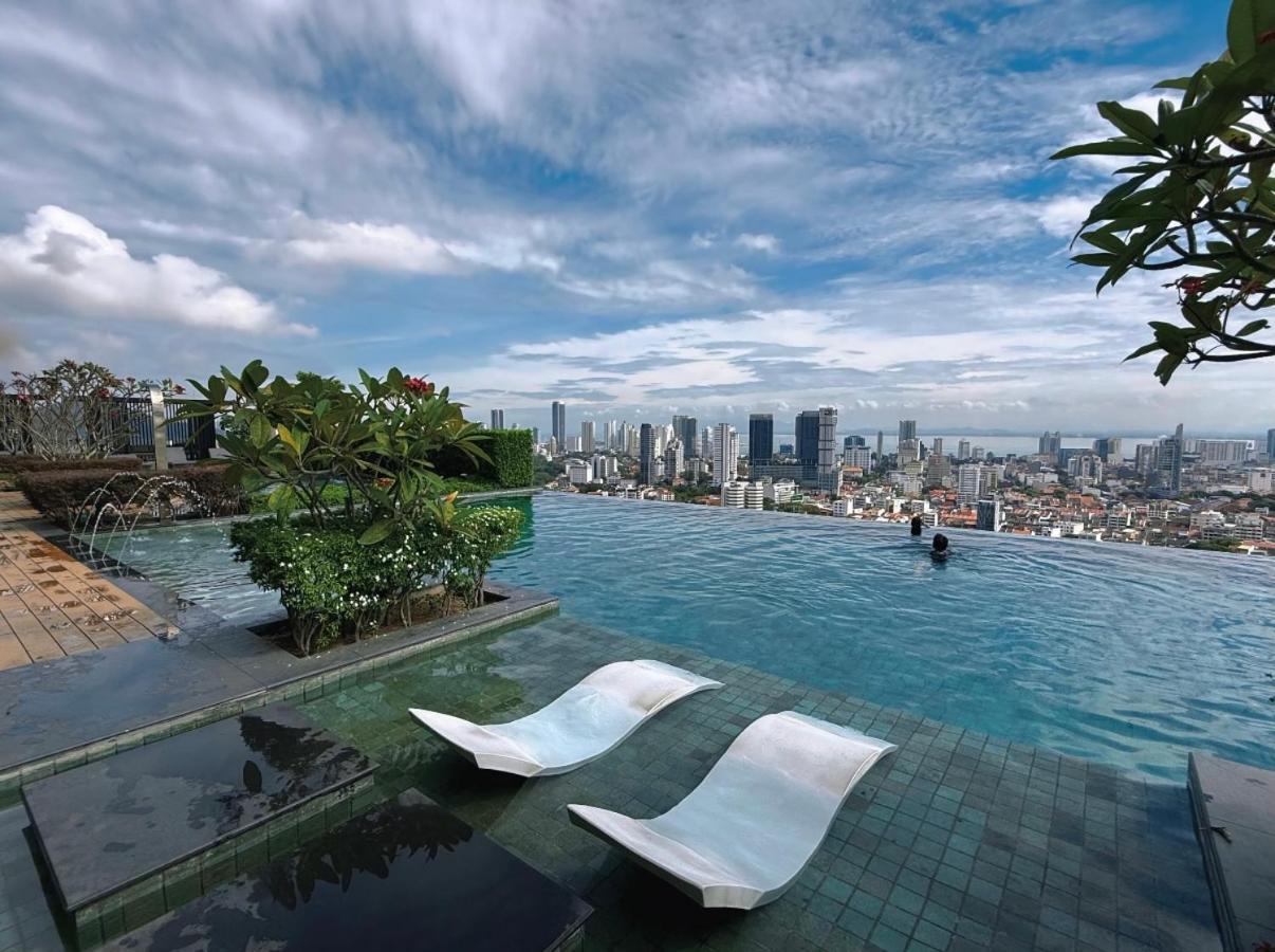 Beacon 2Br Infinity Pool - By Bnb4U ジョージタウン エクステリア 写真