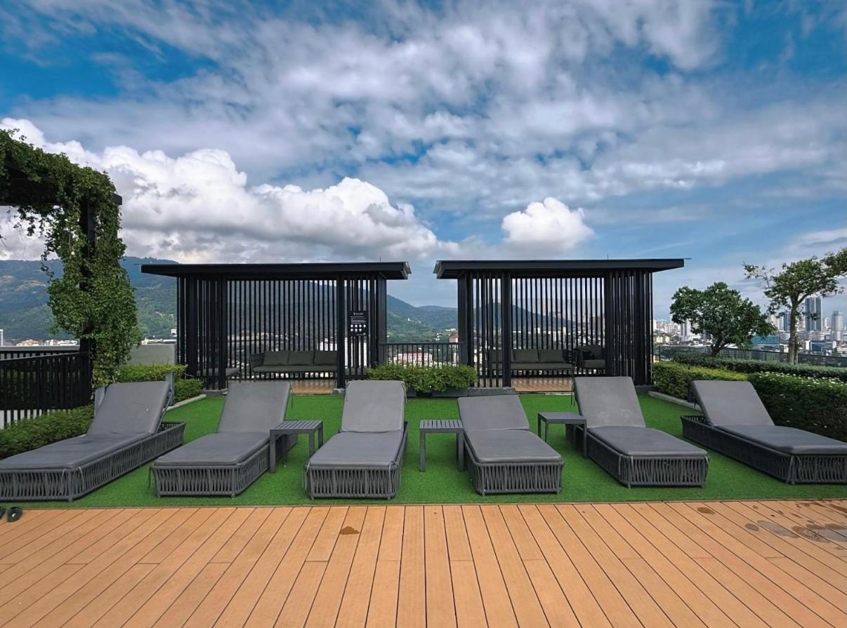Beacon 2Br Infinity Pool - By Bnb4U ジョージタウン エクステリア 写真